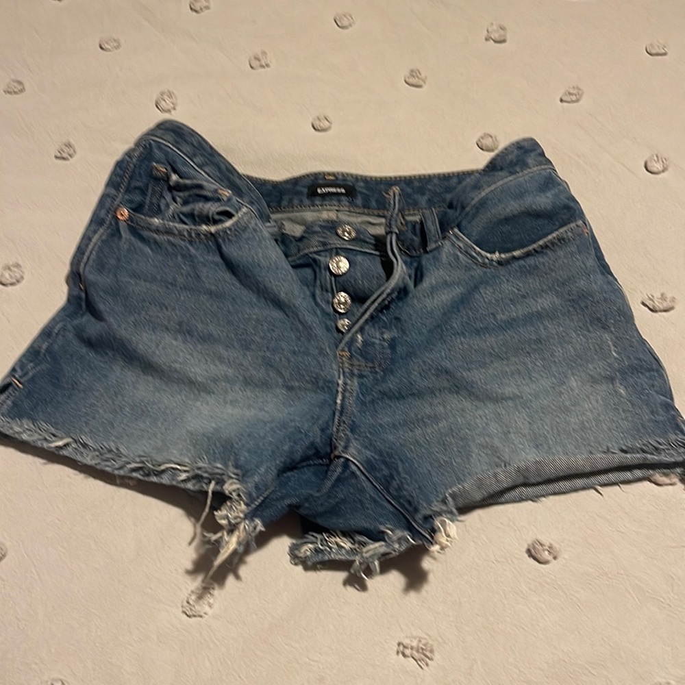 Express boyfriend midi shorts